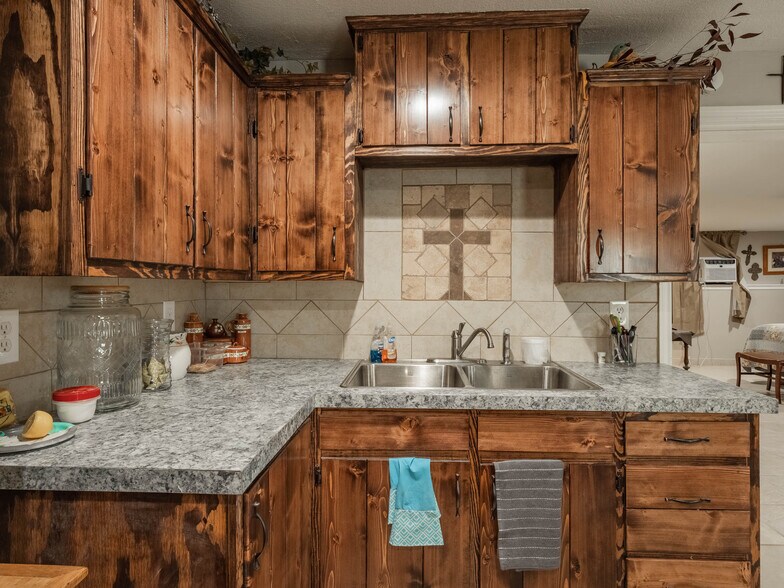 More Photos Of 424 N Texas St, De Leon Restaurant For Sale