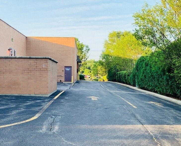 More Photos Of 650 E Terra Cotta Ave, Crystal Lake Unknown For Lease