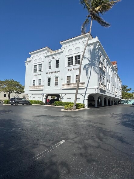 More Photos Of 130 9th St N, Naples Medical For Sale