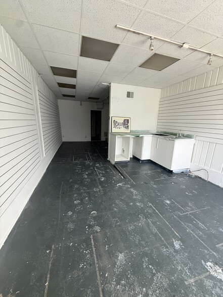 More Photos Of 1669 Wisconsin Ave NW, Washington Storefront For Lease
