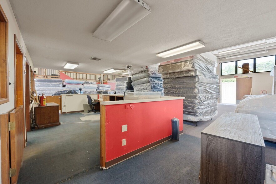 More Photos Of 221 Broadway Blvd SE, Albuquerque Freestanding For Sale