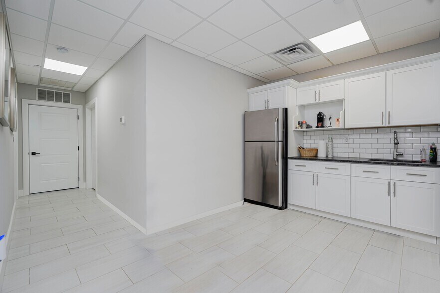 More Photos Of 21 Prall Ave, Staten Island Office Residential For Sale