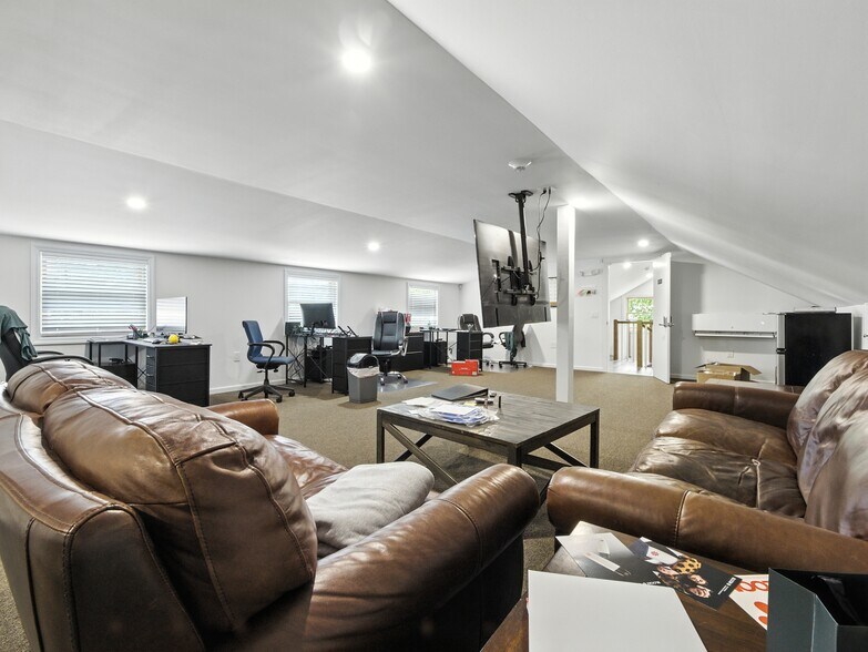 More Photos Of 831 Hamilton St, Somerset Freestanding For Sale