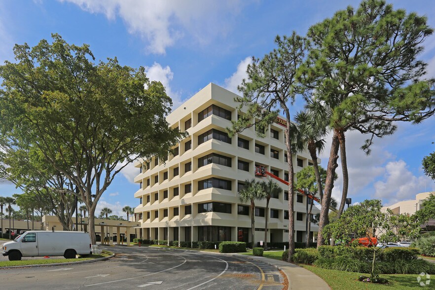 More Photos Of 4440 PGA Blvd, Palm Beach Gardens Coworking Space