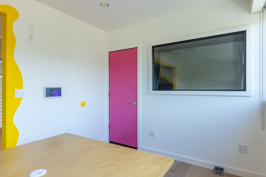 More Photos Of 3058 N Lima St, Burbank Warehouse For Sale