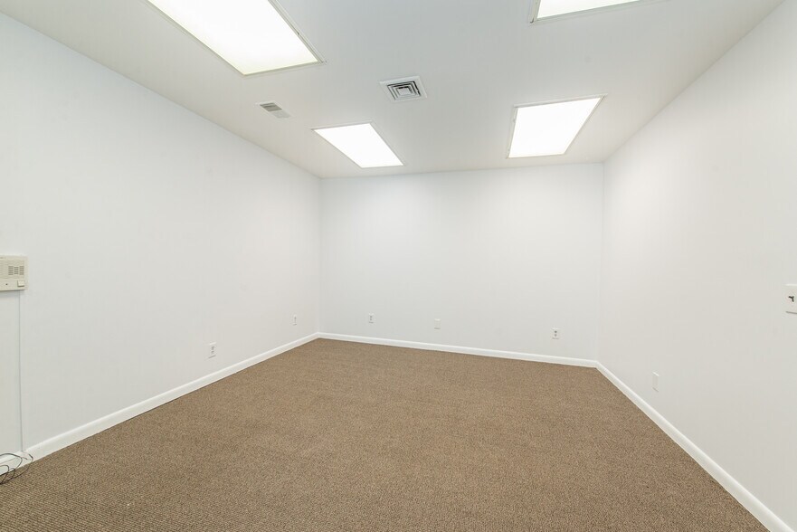 More Photos Of 150 River Rd, Montville Business Park For Lease