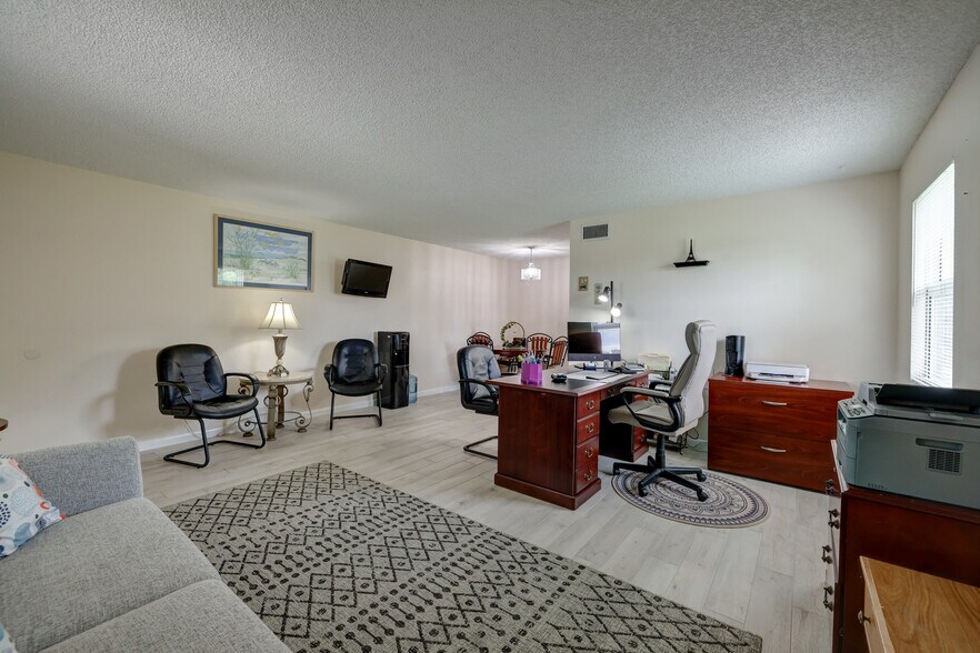More Photos Of 604 SW 35th St, Palm City Apartments For Sale