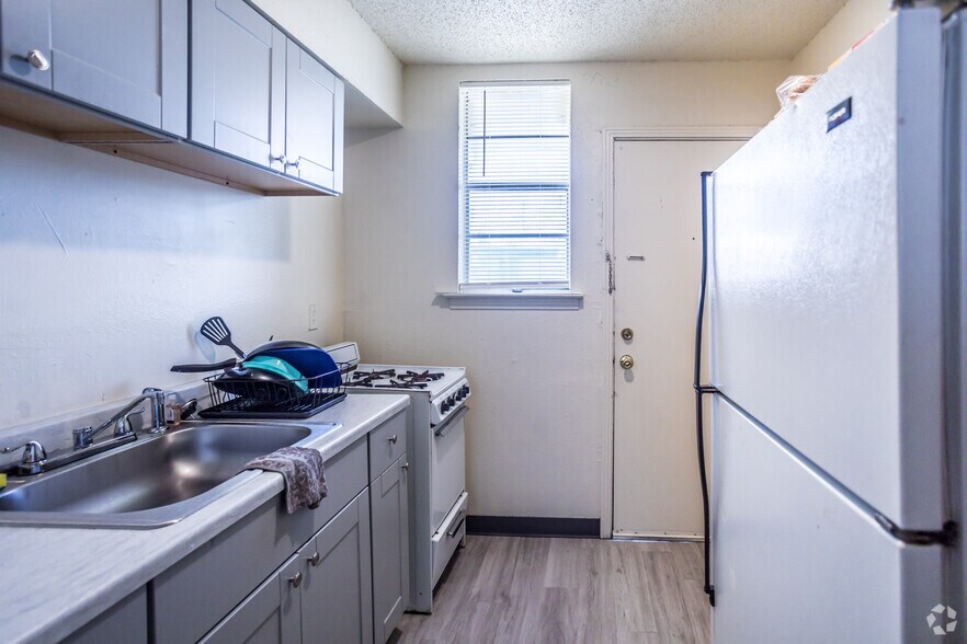 More Photos Of 2227 Airways Blvd, Memphis Apartments For Sale