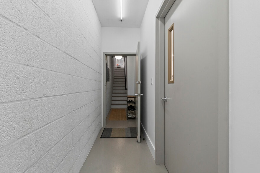 More Photos Of 422 S Highland Ave, Baltimore Storefront Retail Residential For Sale