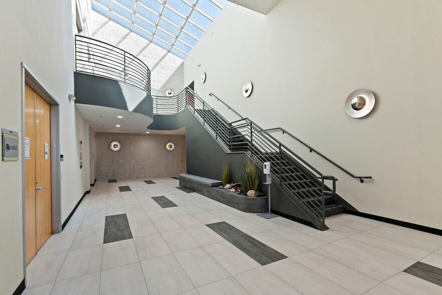 More Photos Of 29219 Canwood St, Agoura Hills Office For Sale
