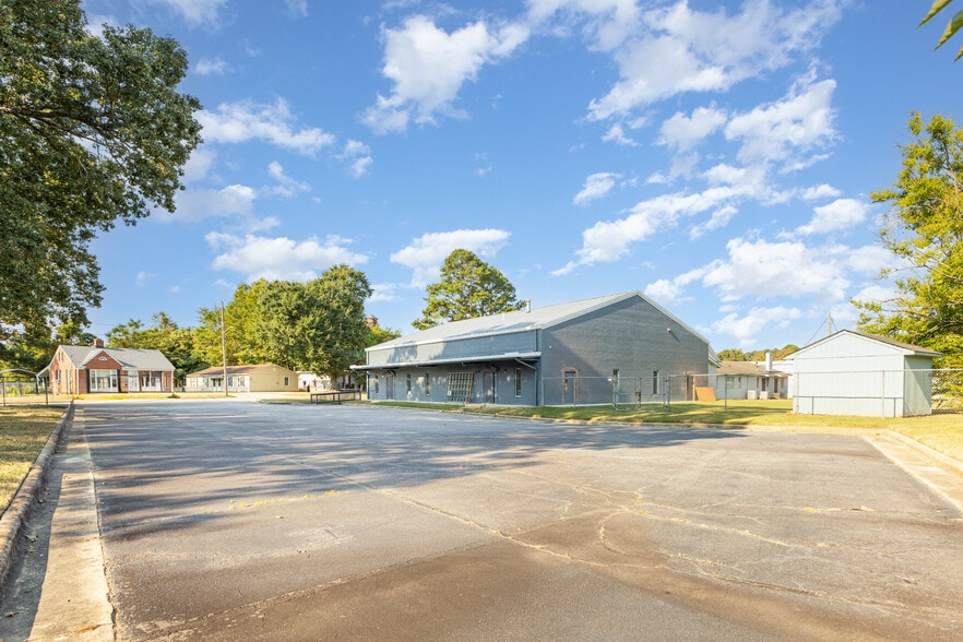 More Photos Of 420 Paul St, Rocky Mount Specialty For Lease
