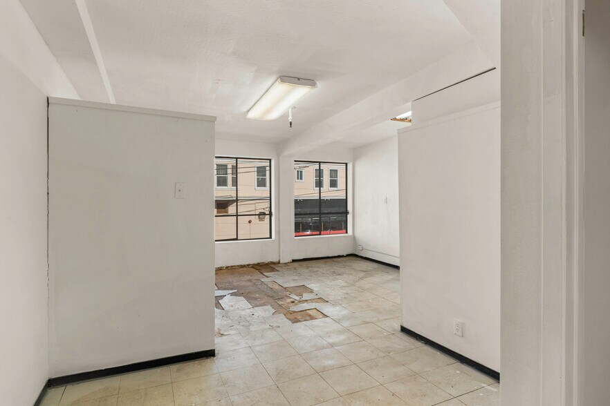 More Photos Of 900-910 Clement St, San Francisco Storefront Retail Office For Lease