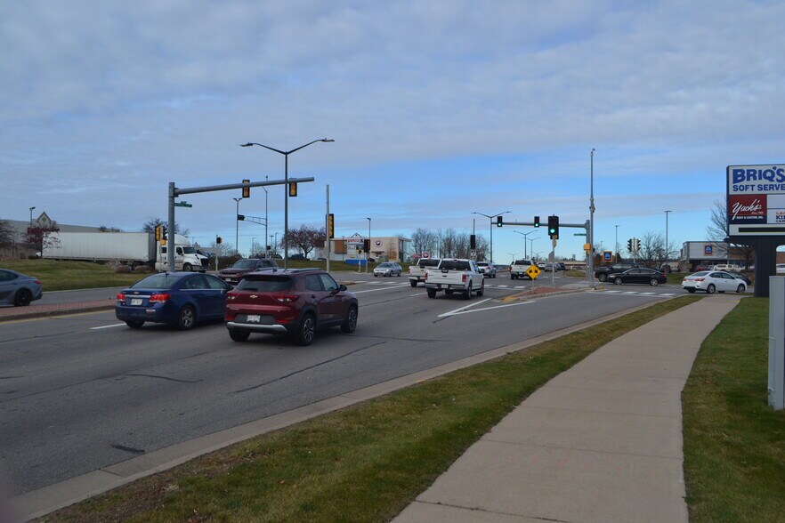 More Photos Of 225675 Rib Mountain Dr, Wausau Storefront For Lease