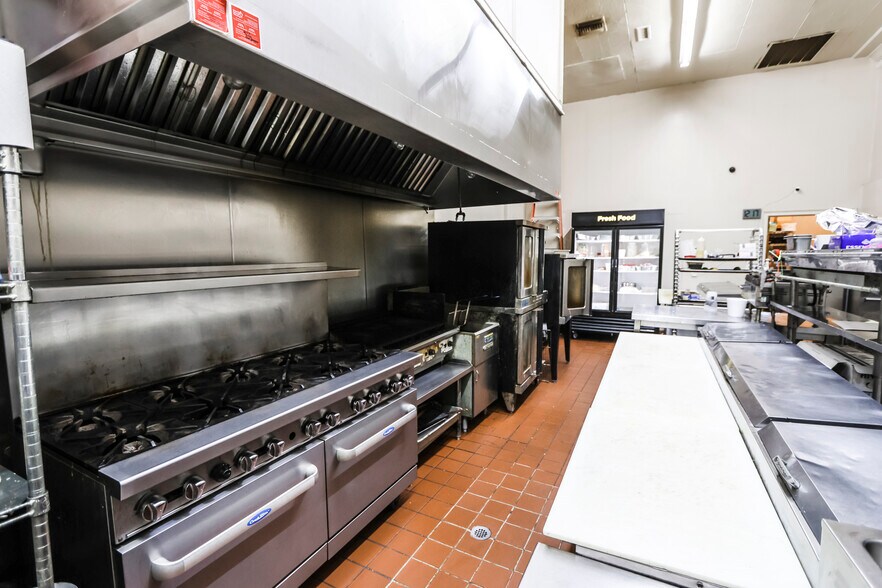 More Photos Of 1024 Noble St, Anniston Storefront Retail Office For Sale