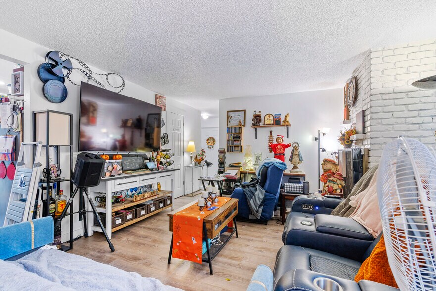 More Photos Of 15540 NE Couch St, Portland Apartments For Sale