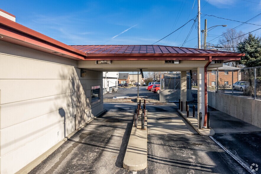 More Photos Of 1717 W 5th Ave, Columbus Bank For Lease