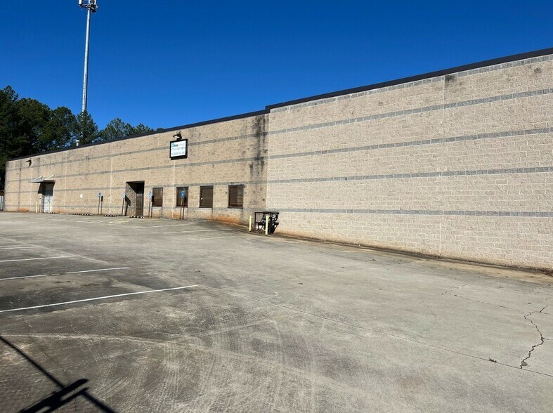 Primary Photo Of 3070 Lumby Dr, Decatur Warehouse For Lease