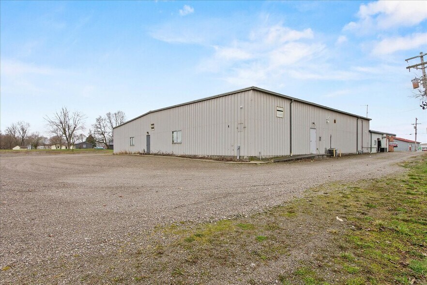 More Photos Of 6886 Wishart St, Huntsville Light Distribution For Lease