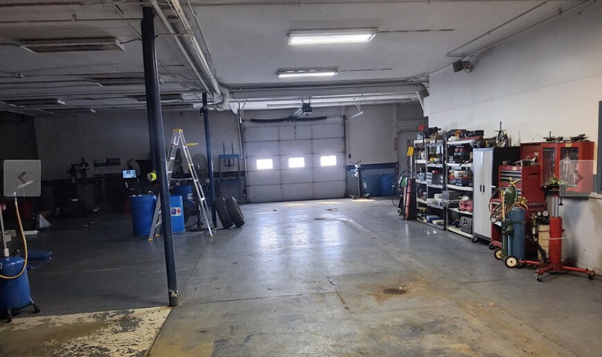 More Photos Of 1621 N Henderson St, Galesburg General Retail For Sale