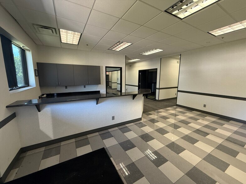 More Photos Of 1101 Woods St, Gainesville Warehouse For Lease