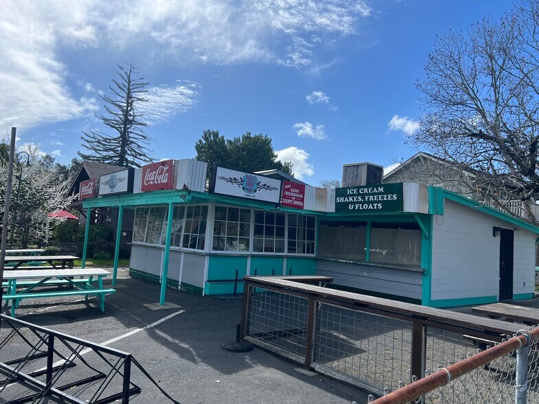 More Photos Of 117 S Cloverdale Blvd, Cloverdale Restaurant For Lease