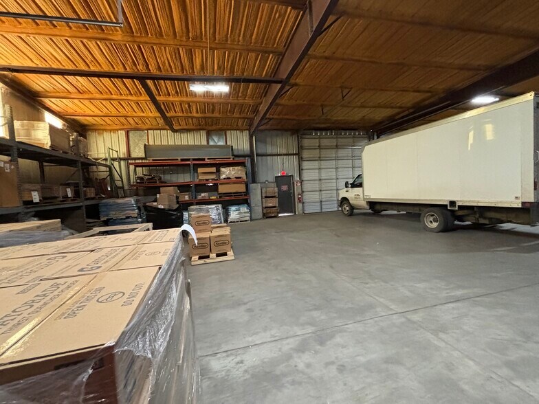 More Photos Of 1302 Rath Ave, Dodge City Distribution For Sale