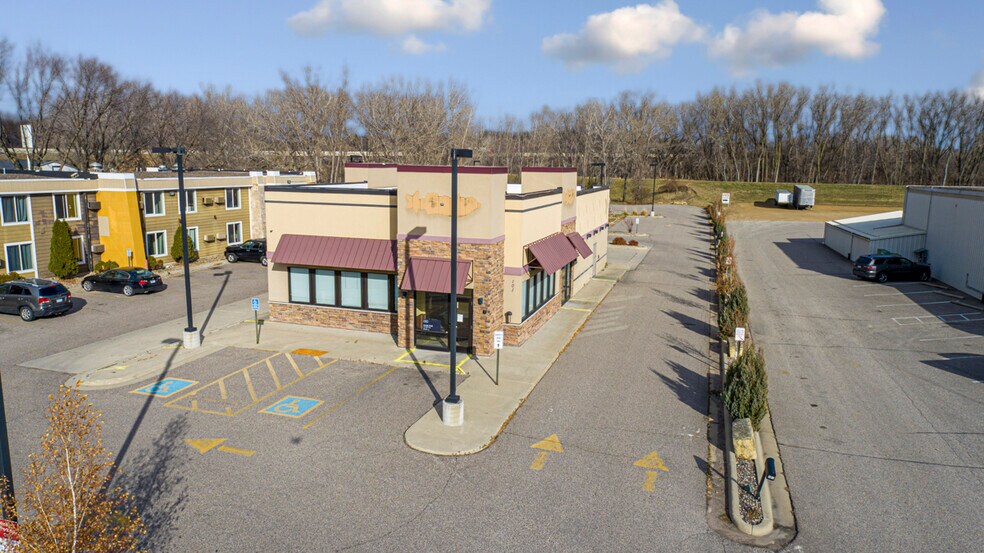 Primary Photo Of 101 W Lind St, Mankato Fast Food For Sale