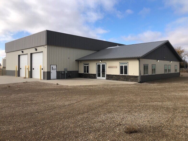 Primary Photo Of 83 Carter st, Underwood Industrial For Lease