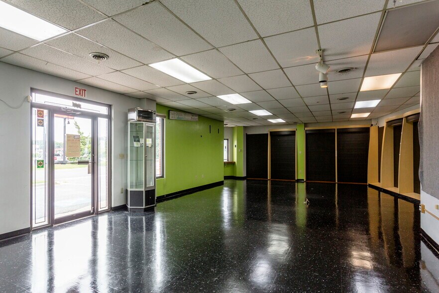 More Photos Of 889 E Market St, Harrisonburg Storefront Retail Office For Sale