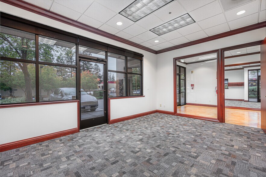 More Photos Of 810 Denbeste Ct, Windsor Office For Lease