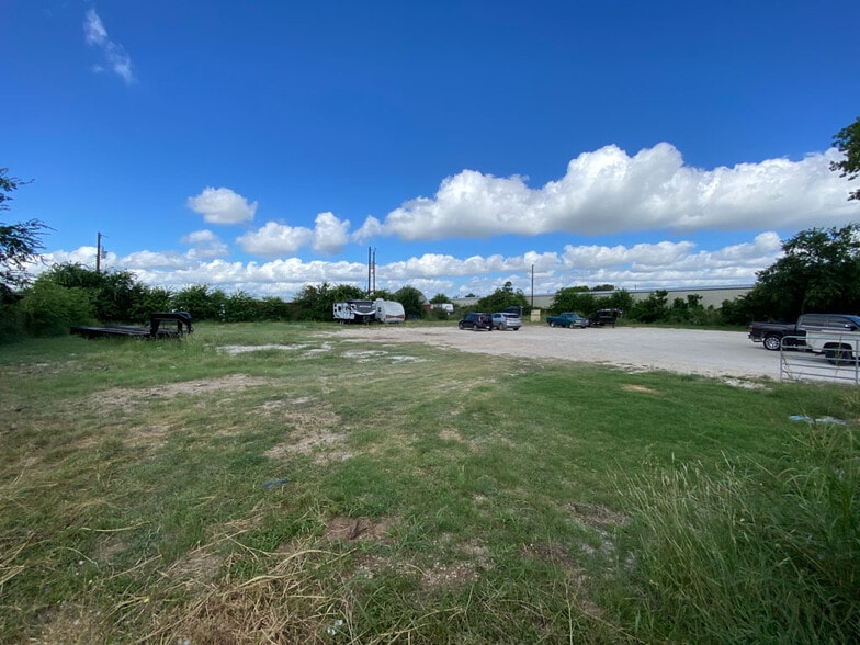 More Photos Of 8491 US Highway 281 N, Spring Branch Showroom For Sale