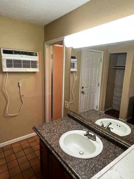 More Photos Of , Lawrence Unknown For Sale