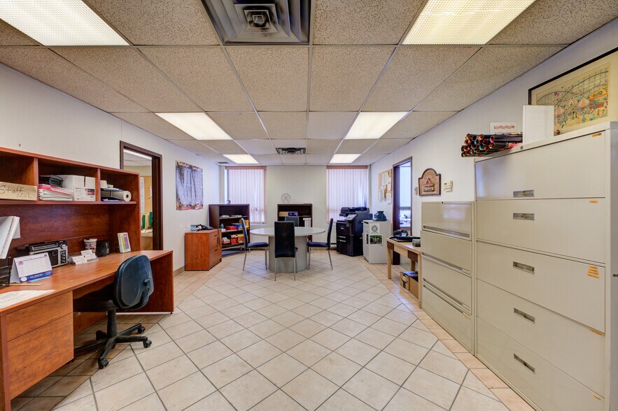 More Photos Of 9 Hawk St, Nanticoke Industrial For Sale