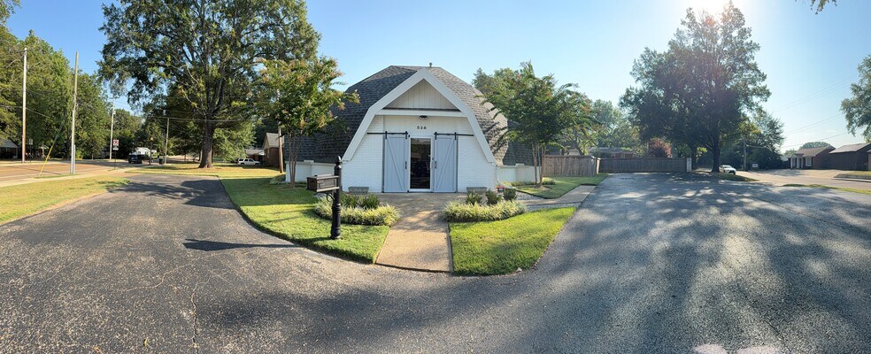 More Photos Of 538 S Center St, Collierville Office For Sale