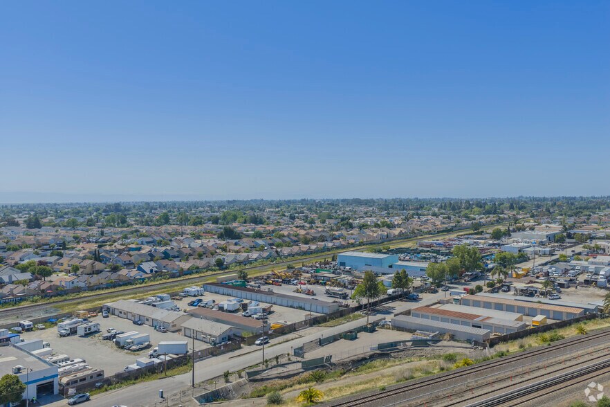 More Photos Of 29480 Pacific St, Hayward Self Storage For Sale