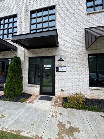 More Photos Of 1740 Grassland Pky, Alpharetta Office For Lease