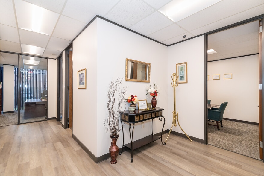 More Photos Of 12777 Jones Rd, Houston Office For Sale