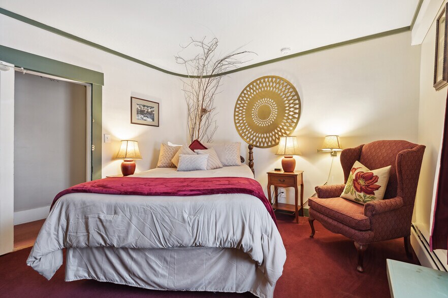 More Photos Of 67 Pleasant View Rd, Bradford Hotel For Sale