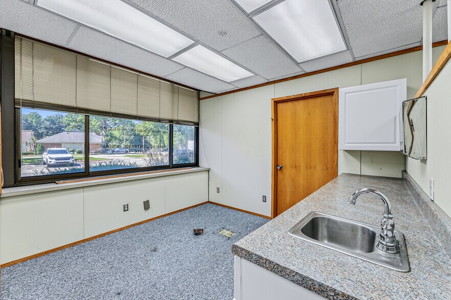 More Photos Of 2219 Packard St, Ann Arbor Office For Sale
