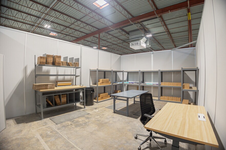 More Photos Of 4900 Calvert St, Dallas Distribution For Lease