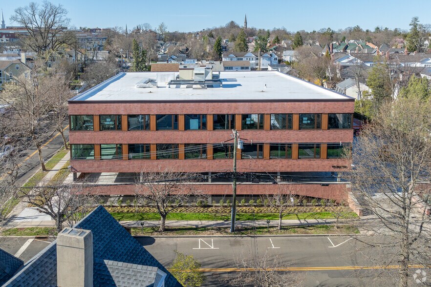 More Photos Of 145 Mason St, Greenwich Office For Lease