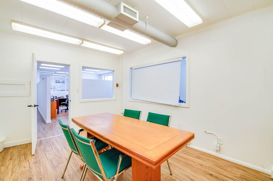 More Photos Of 4918 Napier St, Port Alberni Flex For Sale