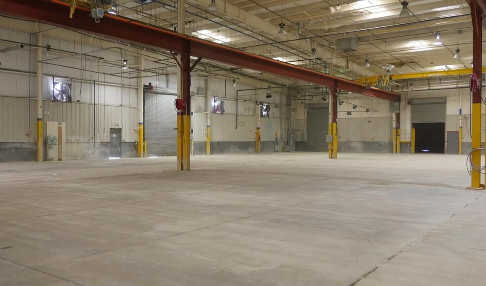 More Photos Of 9400 Holly Rd, Adelanto Warehouse For Lease