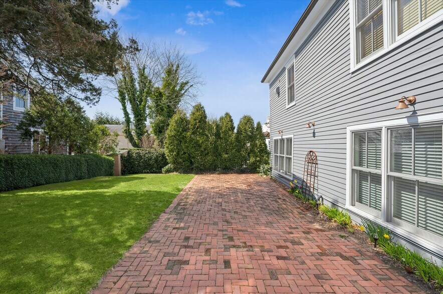 More Photos Of 200 Division St, Sag Harbor Loft Creative Space For Lease