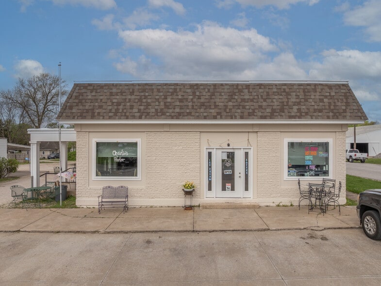 Primary Photo Of 220 W Lincoln St, Hawk Point General Retail For Sale