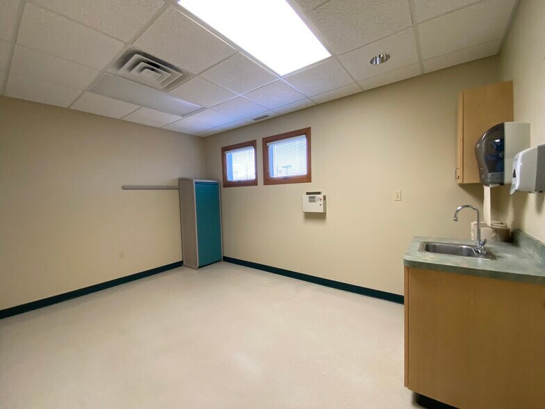 More Photos Of 808 Lincolnway, Valparaiso Healthcare For Lease