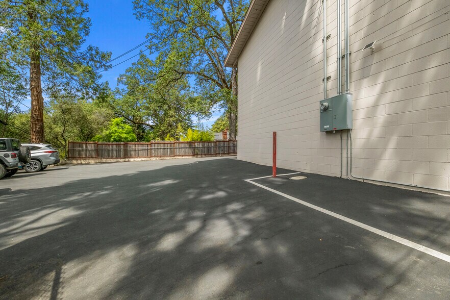 More Photos Of 1024 Simon Dr, Placerville Office For Sale