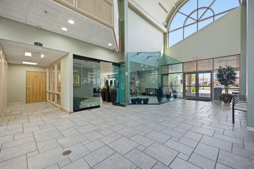 More Photos Of 7655 38th Ave N, Saint Petersburg Office For Sale