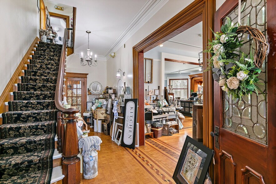 More Photos Of 303 N Main St, Elburn General Retail For Sale