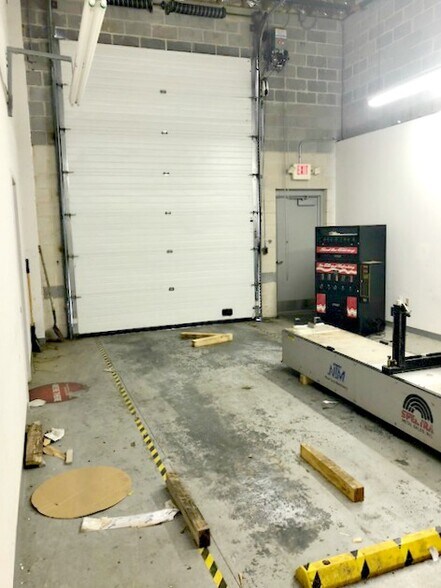 More Photos Of 25 Henry Ford Cir, Waldorf Flex For Lease